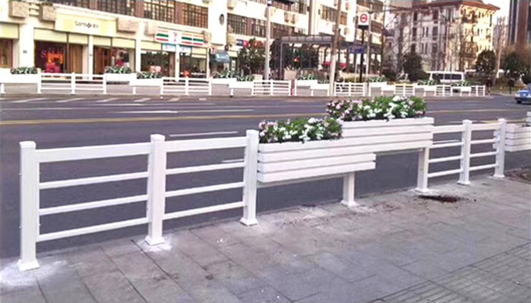 室外道路花箱的材質(zhì)怎么選？pvc花箱？鋁合金花箱？