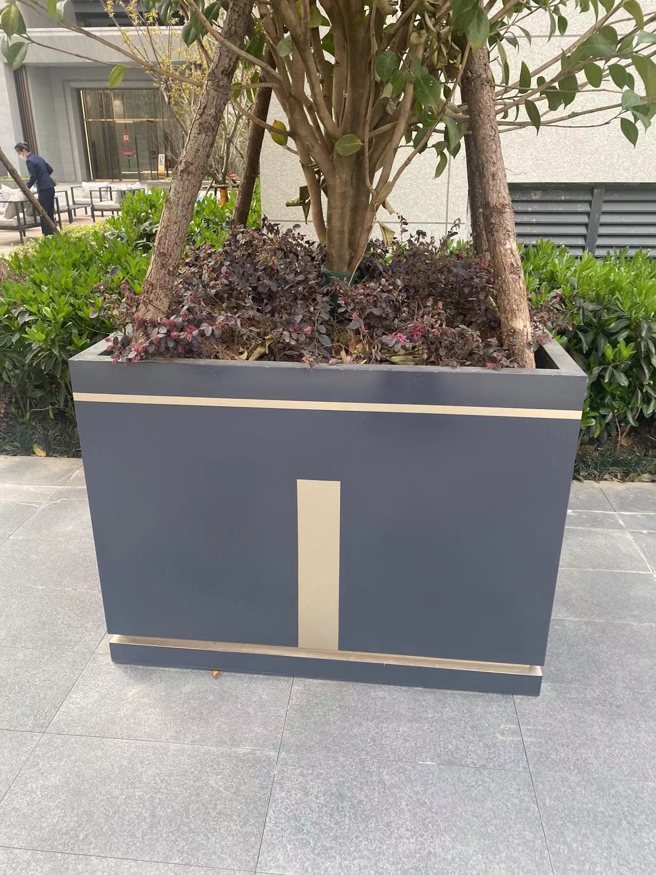 不銹鋼定制花箱——武漢市融僑濱江城項目